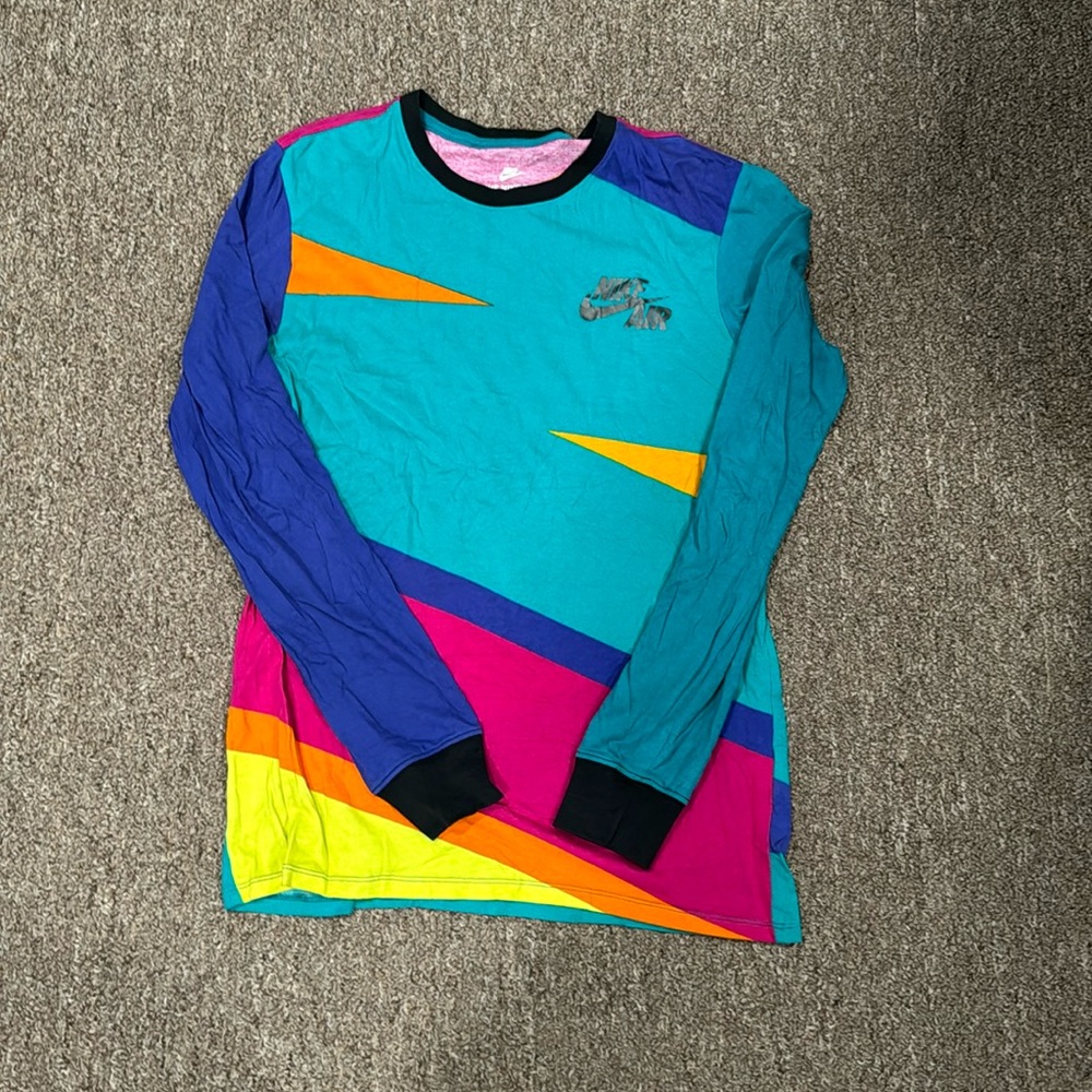90’s Nike style long sleeve T